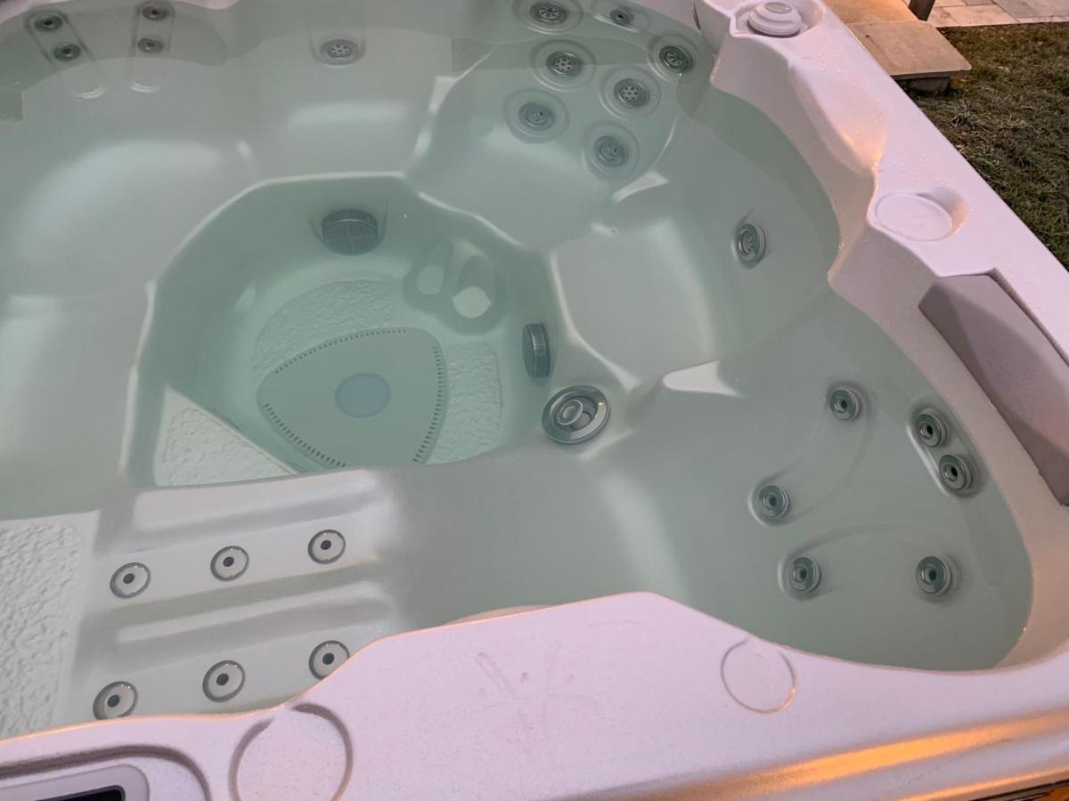 Chez La Rose Luxueuse Cottage Avec Jacuzzi Rouvres-la-Chetive Екстер'єр фото
