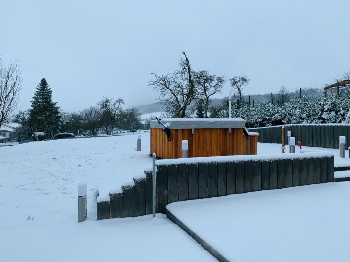 Chez La Rose Luxueuse Cottage Avec Jacuzzi Rouvres-la-Chetive Екстер'єр фото