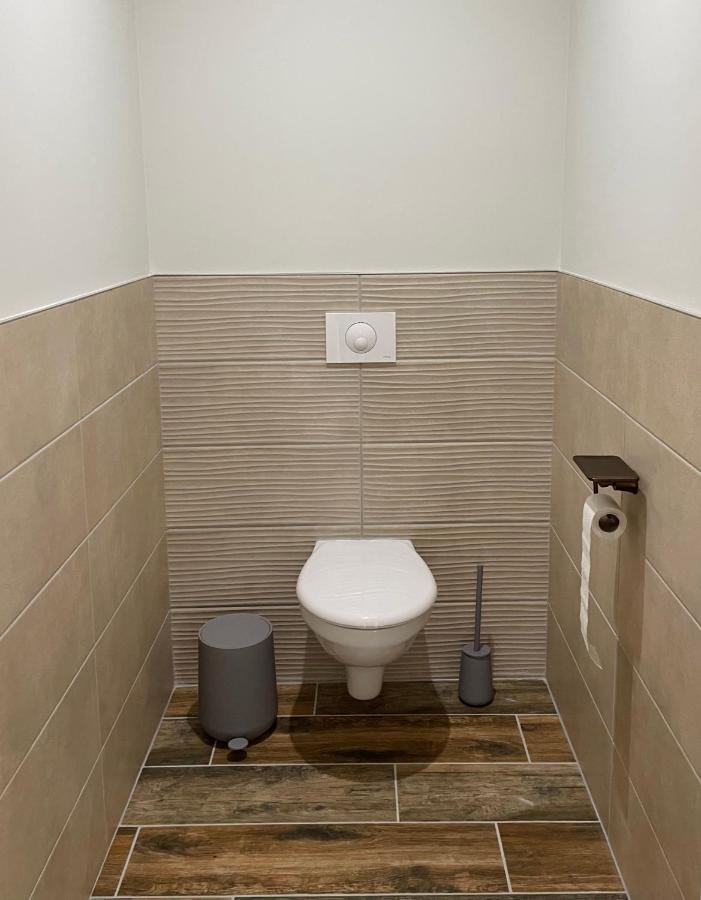 Chez La Rose Luxueuse Cottage Avec Jacuzzi Rouvres-la-Chetive Екстер'єр фото